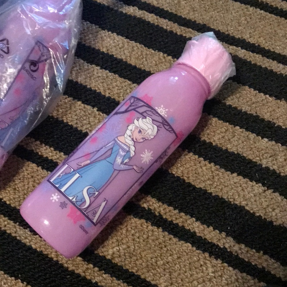 Tupperware Disney Elsa💟 - Picture 4 of 4